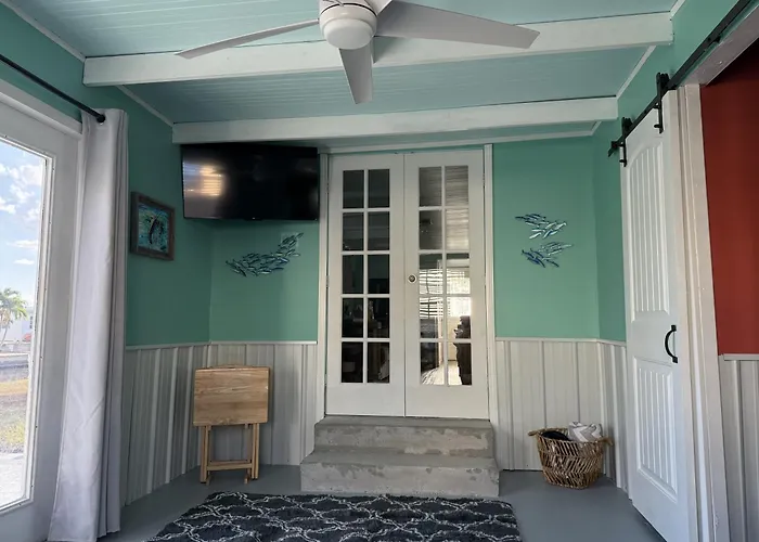 Flamingo Bay Cottage Cottage